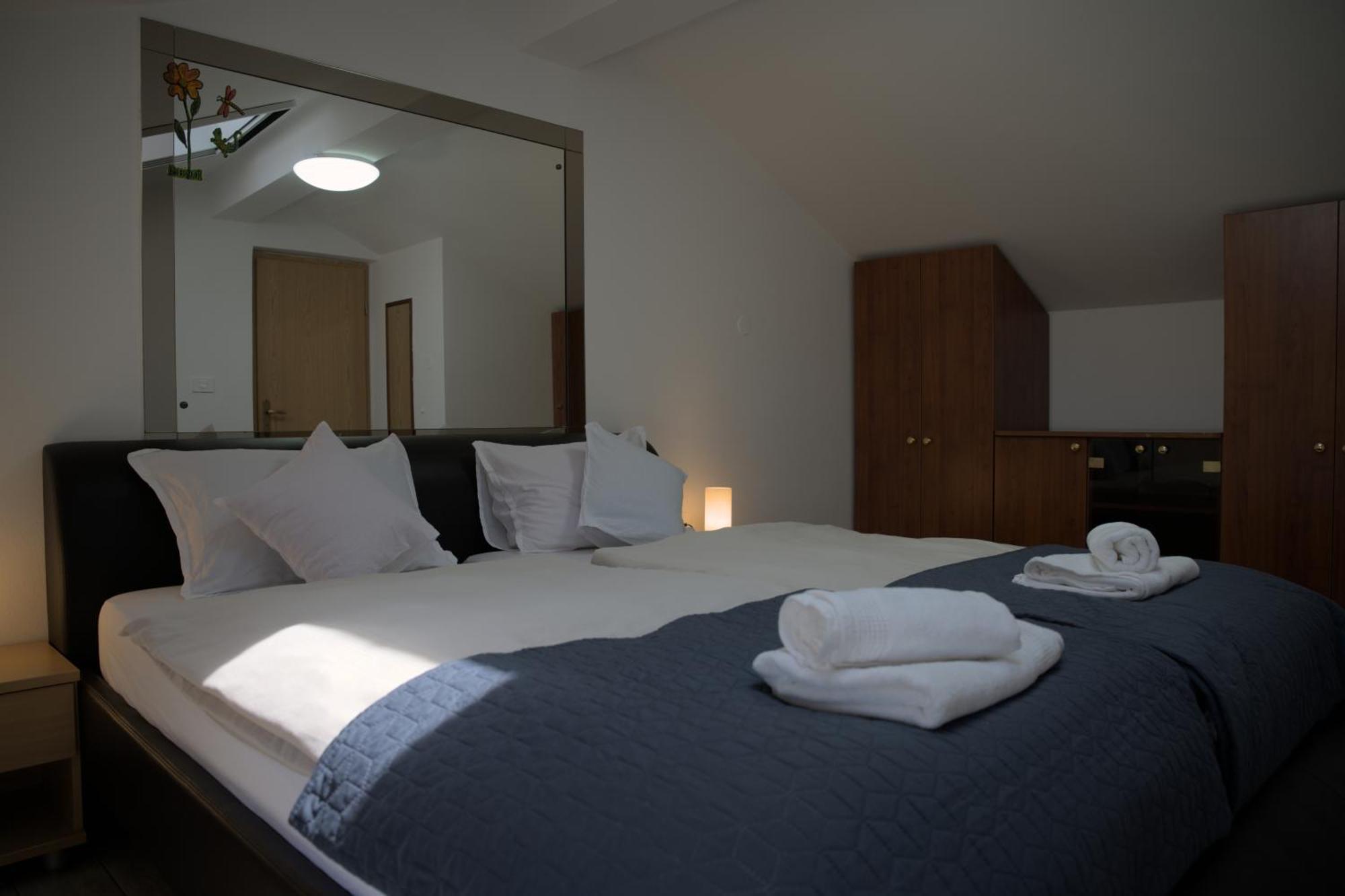 Apartmaji Soncek Izola Exterior foto